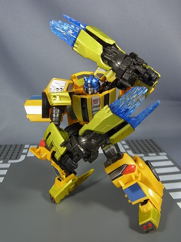 Transformers Generations TG 26 Bumblebee Goldbug Out Of Package Images Compare Takara And Hasbro Toys  (15 of 17)